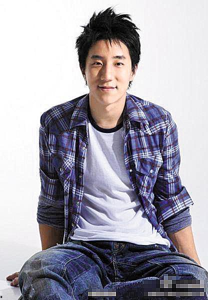 房祖名资料,从星二代到独立艺人，成长之路与音乐梦想